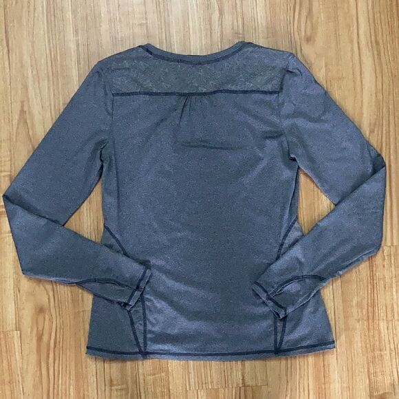 Athleta Northern Lights Reflective Long Sleeve EUC - Picture 9 of 9